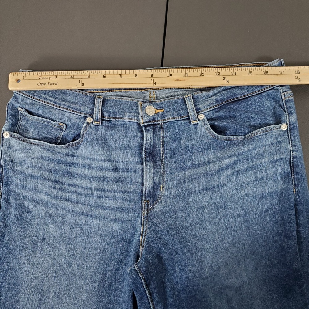 Levi Strauss Classic Boot Jeans Women's Size 16 Blue Zip Fly Pockets - Picture 9 of 9